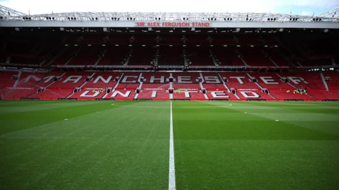 Leeds United Tumbangkan 10 Pemain Manchester United